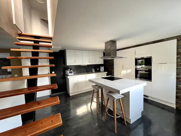 Mikrowelle, Ofen, Herdplatte, Geschirrspüler