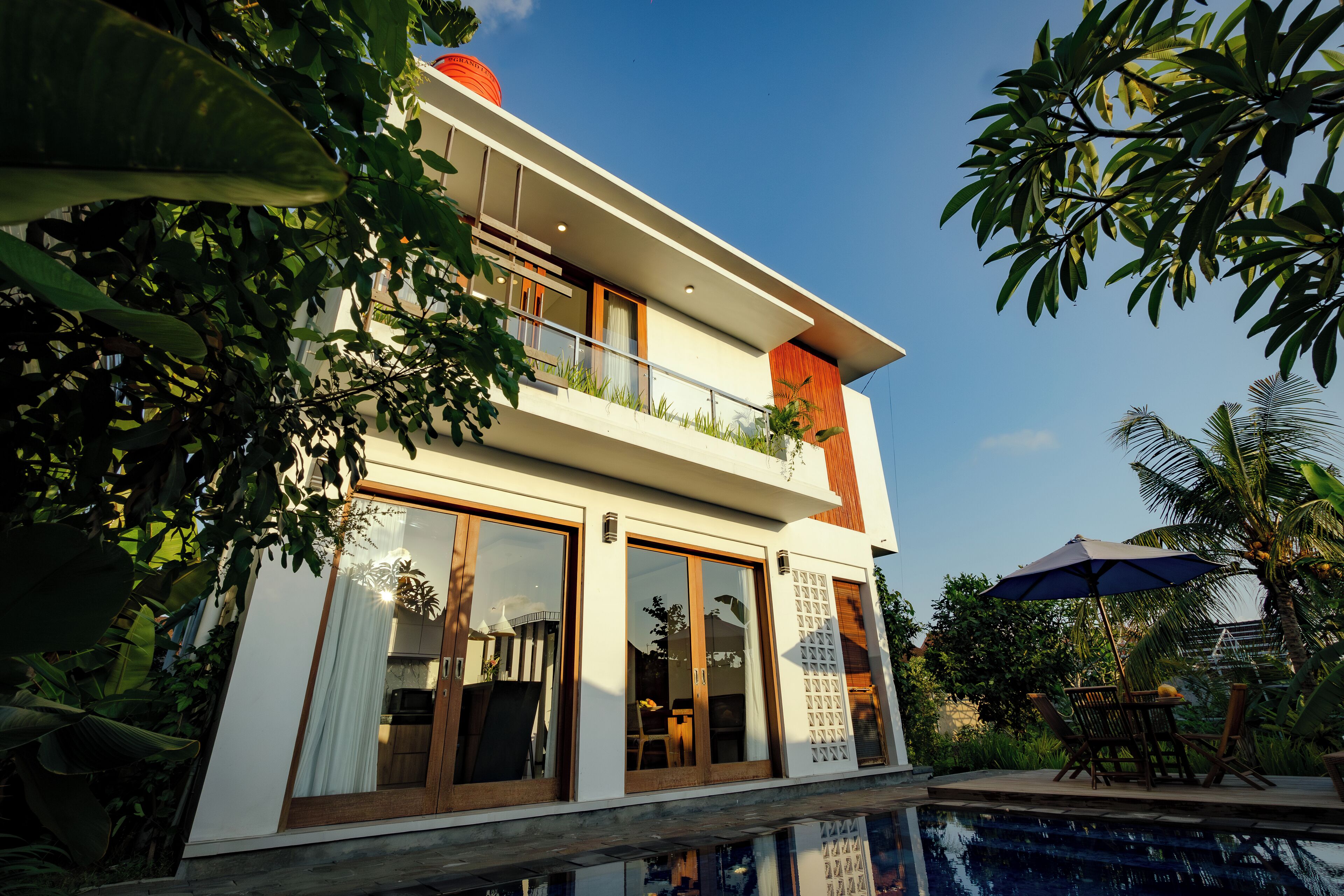 المنشأة من الخارج