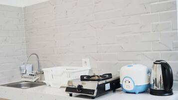 Deluxe Villa | Private kitchen | Mini-fridge, cookware/dishes/utensils