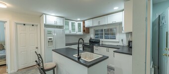 Charming 3-bedroom house in lovely Dix Hills with WiFi, AC