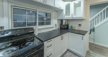 Charming 3-bedroom house in lovely Dix Hills with WiFi, AC