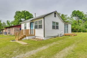 Exterior - 5 Mi to Dtwn Tulsa: Pet-Friendly Home! (Tulsa)