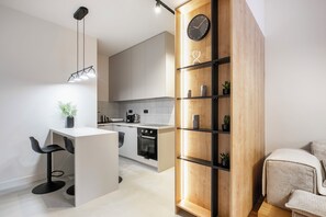 Apartment, 2 Bedrooms, Kitchen, City View | In-room dining