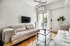 Apartment, 2 Bedrooms, Kitchen, City View | Living room | 50-inch Smart TV with digital channels, streaming services - Belmont - 2 Bedroom Apartment in Athens (Athens)