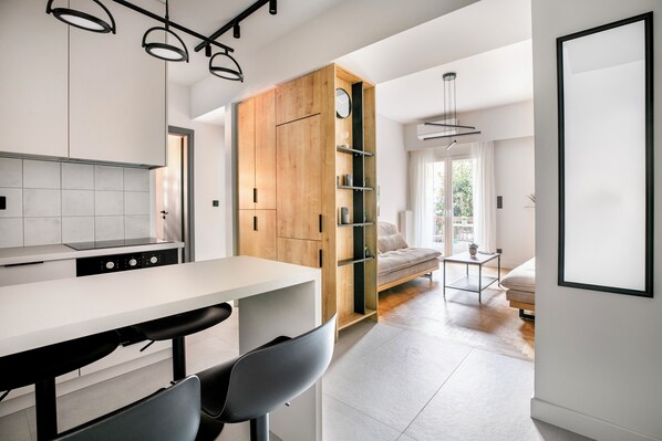 Apartment, 2 Bedrooms, Kitchen, City View | In-room dining