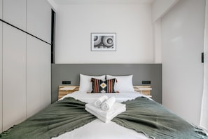 Cortinas blackout, tabla de planchar con plancha y wifi gratis 