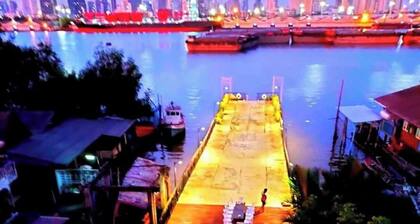 Riverside Pool Villa in Urban Oasis