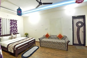 Soundproofing, free WiFi - Green Roof Hotel Nainital (Nainital)