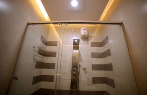 Deluxe Studio Suite, Non Smoking | Bathroom - S Cross Munroe Island Resort (Kollam)