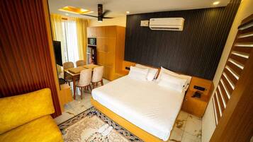 Luxury Studio Suite, Smoking, Lakeside | In-room safe, desk, laptop workspace, iron/ironing board