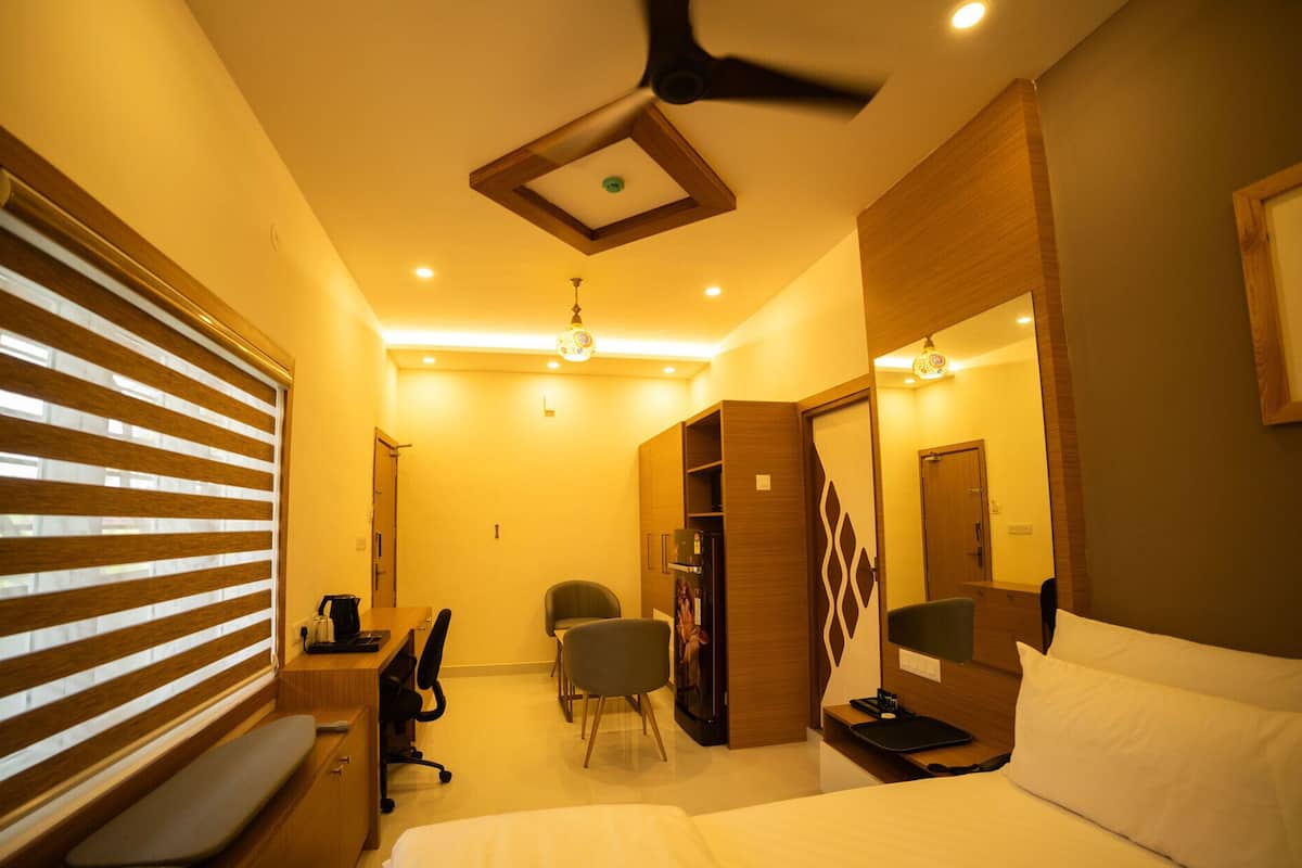 Deluxe Studio Suite, Non Smoking | In-room safe, desk, laptop workspace, iron/ironing board