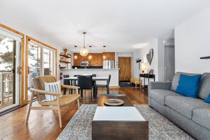 Unclassified image, 5 of 49, button