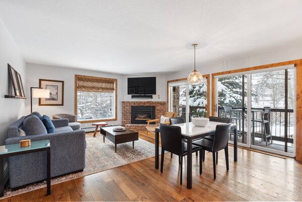 TV, fireplace, stereo