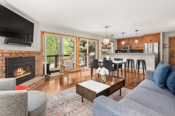 TV, fireplace, stereo