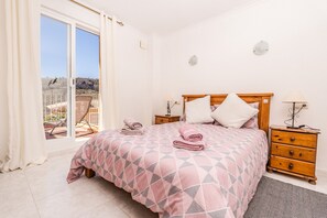 2 chambres, fer et planche à repasser, lit parapluie, Wi-Fi gratuit