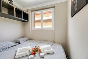 2 bedrooms, WiFi, bed sheets