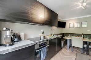 Fridge, microwave, oven, stovetop