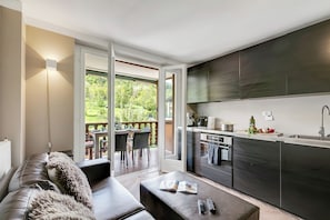 ์คํ ๋ค๋ ์ํํธ, ์นจ์ค 2๊ฐ, ์ฐ๋นํ (Boutique Apartment Limone Ski In Ski) | ๊ฑฐ์ค ๊ณต๊ฐ | TV