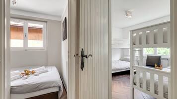 2 bedrooms, WiFi, bed sheets