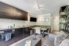 Standard Apartment, 2 Bedrooms, Balcony, Mountainside (Boutique Apartment Limone Ski In Ski) | Private kitchen - Boutique Apartment Limone Ski In Ski Out (Limone Piemonte)