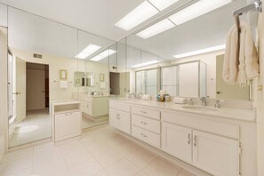 Shower, hair dryer, towels, shampoo