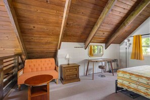 3 bedrooms, desk, free WiFi, bed sheets