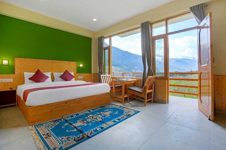 Luxury Double Room, Balcony, Mountain View | Individually furnished, blackout drapes, iron/ironing board, free WiFi