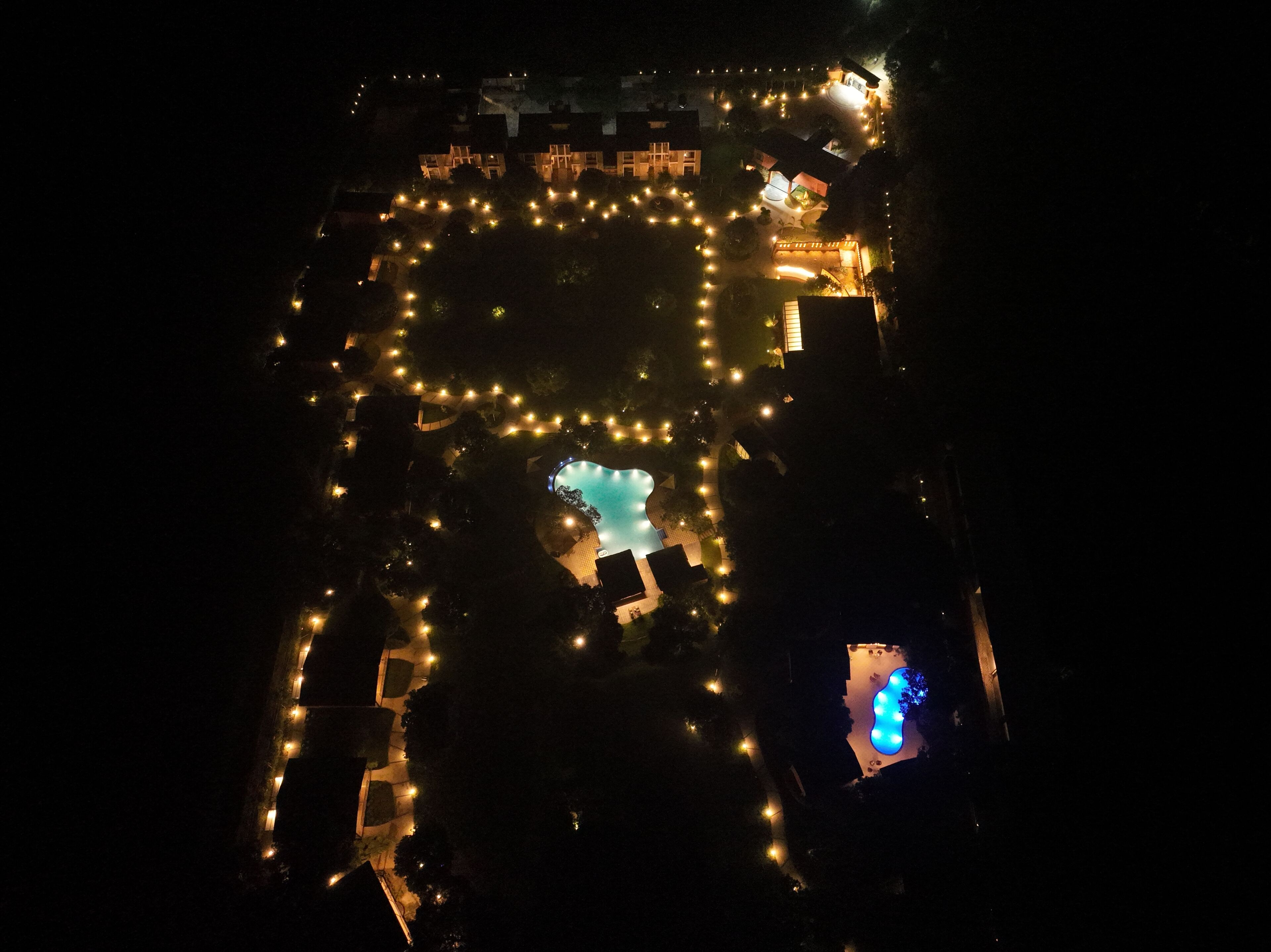 住宿正面 (夜晚)