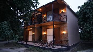 Chambre Prestige, balcon, vue sur le jardin | 1 chambre, coffre-fort, bureau