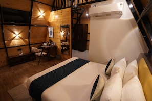 Premier Room, Patio, Garden View | 1 bedroom, in-room safe, desk, laptop workspace