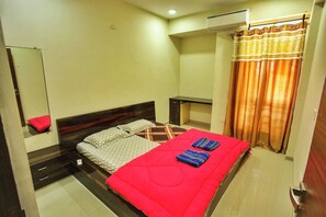 3 bedrooms, desk, iron/ironing board, bed sheets - Staeg Meadow View 3bhk-501 (Indore)
