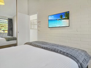3 makuuhuonetta, silitysrauta/-lauta, Wi-Fi, vuodevaatteet
