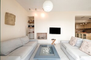 Smart TV, fireplace