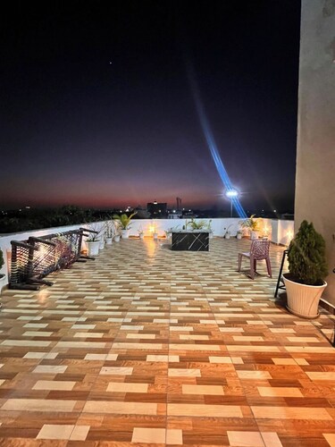 Staeg Cozy Penthouse 2bhk