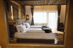 Deluxe Double Room, Balcony | Desk, laptop workspace, soundproofing, free WiFi - Hanul Bucovinei (Câmpulung Moldovenesc)