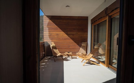 1 habitación, escritorio y espacio para trabajar con laptop