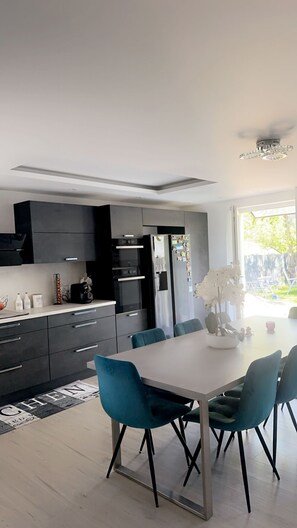 Dining - In the heart of Alsace between Strasbourg and Colmar 90 m2 house (Huttenheim)