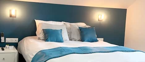2 bedrooms, travel crib, bed sheets