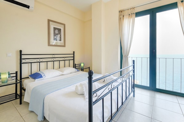 Free WiFi - Villa in Greece by Kissakas Beach (Pera Melana)