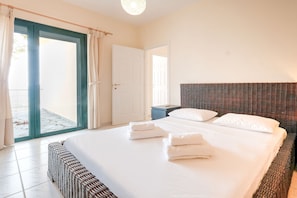 Free WiFi - Villa in Greece by Kissakas Beach (Pera Melana)