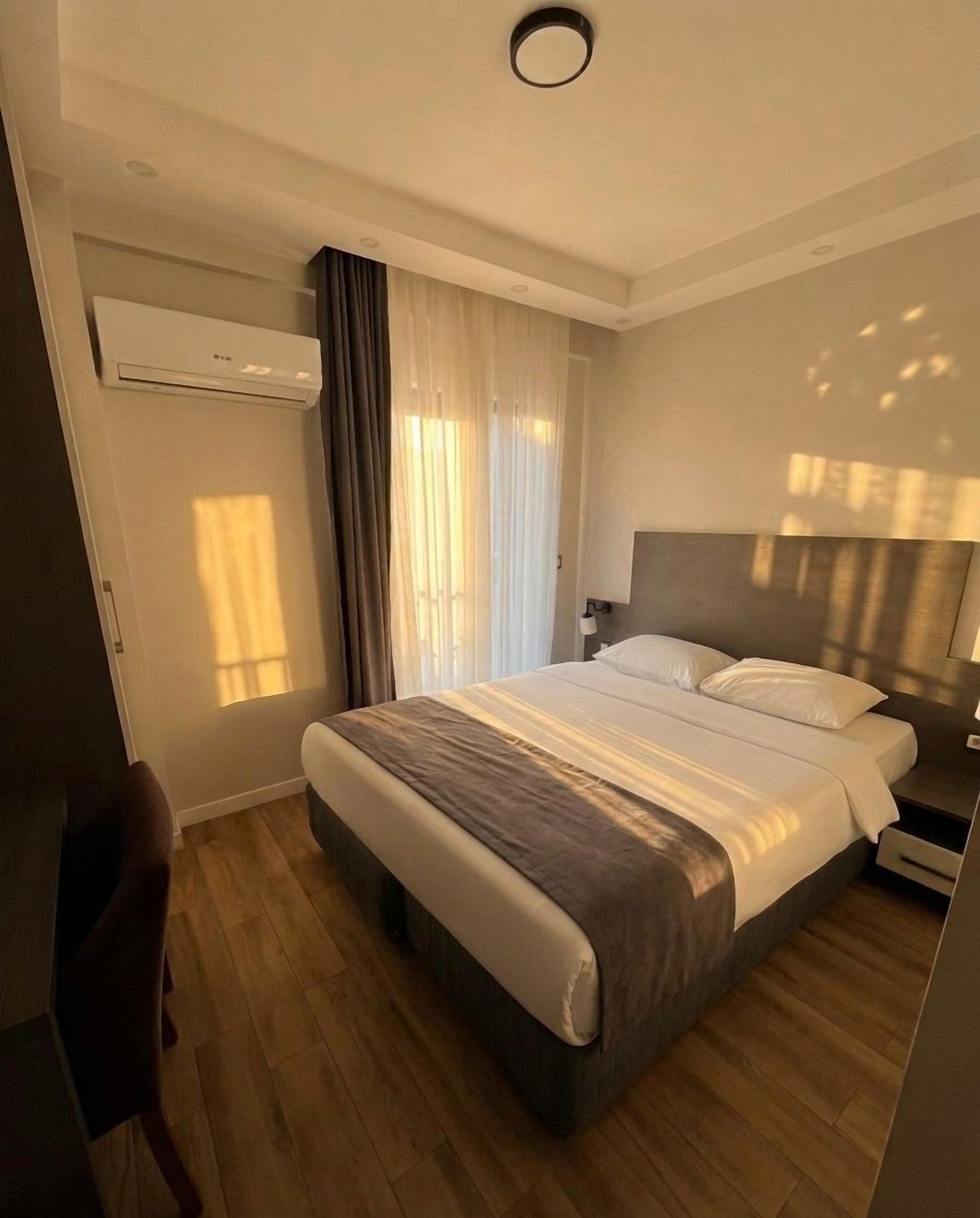 Deluxe Double Room, City View | Desk, laptop workspace, free WiFi