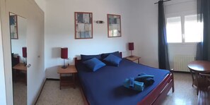 3 habitaciones, tabla de planchar con plancha, wifi y ropa de cama