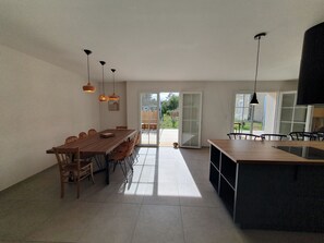 Dining - Sunny vacation home. Ideally located between lake, beach and forest. (Sanguinet)