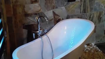 Villa, 3 Bedrooms, Beach View | Bathroom | Shower, free toiletries, bathrobes, towels