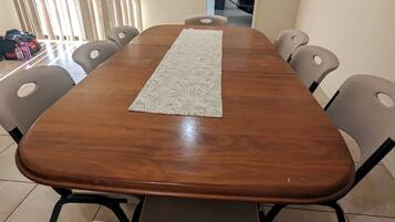 House, 4 Bedrooms, Accessible, Garden View | Dining