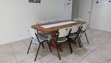 House, 4 Bedrooms, Accessible, Garden View | Dining