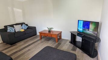 House, 4 Bedrooms, Accessible, Garden View | Living room