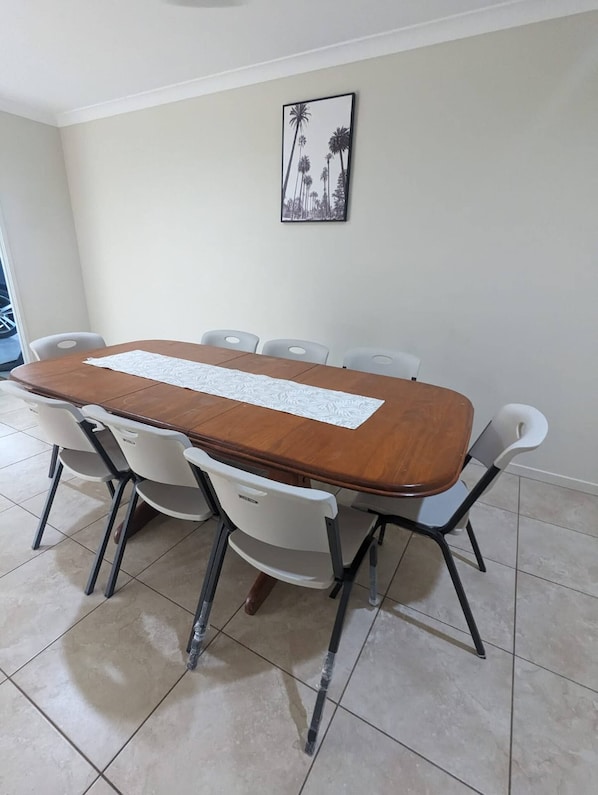 House, 4 Bedrooms, Accessible, Garden View | Dining