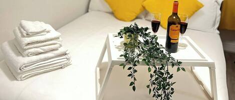 1 slaapkamer, een strijkplank/strijkijzer, internet, beddengoed