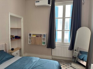 2 quartos, ferros/tábuas de passar roupa, acesso à internet